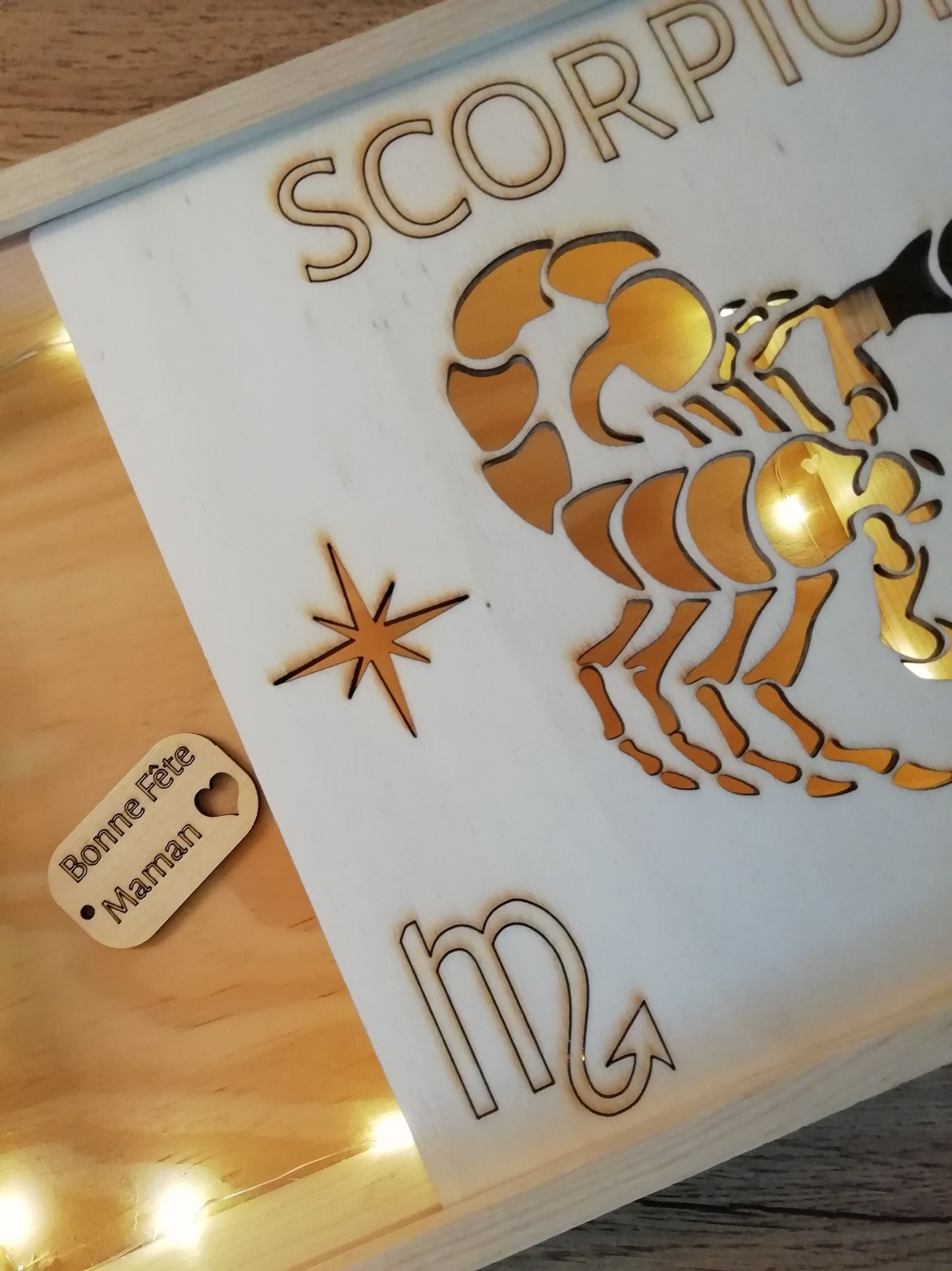 boite bois décorative lumineuse de votre choix.